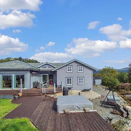 Beautiful In With House Sea View * Fitjar