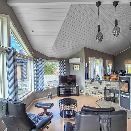 Beautiful In With House Sea View