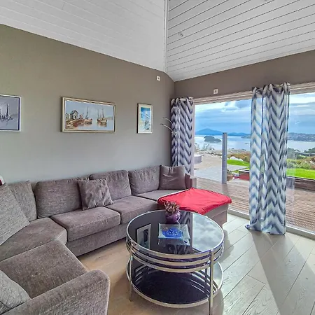 Beautiful In With House Sea View *