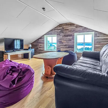 Beautiful In With House Sea View Fitjar