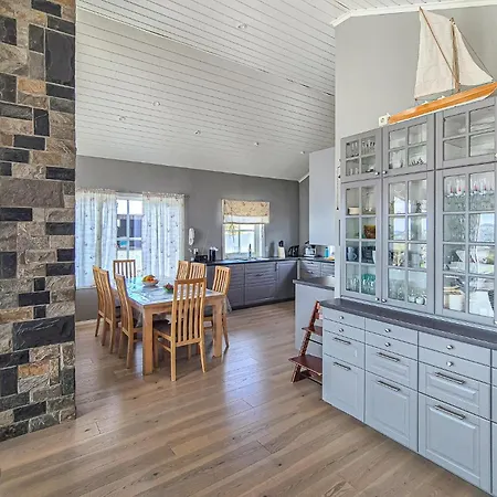 Beautiful In With House Sea View Fitjar
