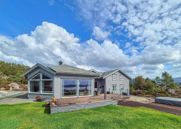 Beautiful In With House Sea View * Fitjar