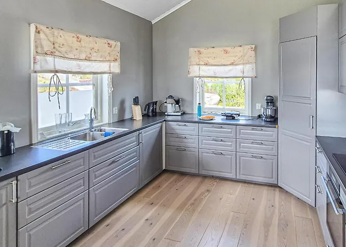 Beautiful In With House Sea View Feriehus