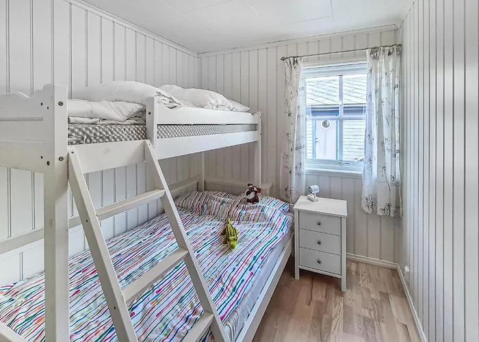 Feriehus Beautiful In With House Sea View