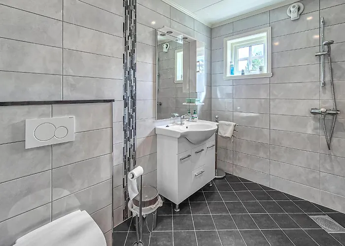 Beautiful In With House Sea View * Fitjar