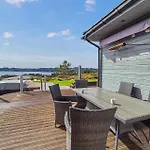 Dom wakacyjny Beautiful In With House Sea View Fitjar